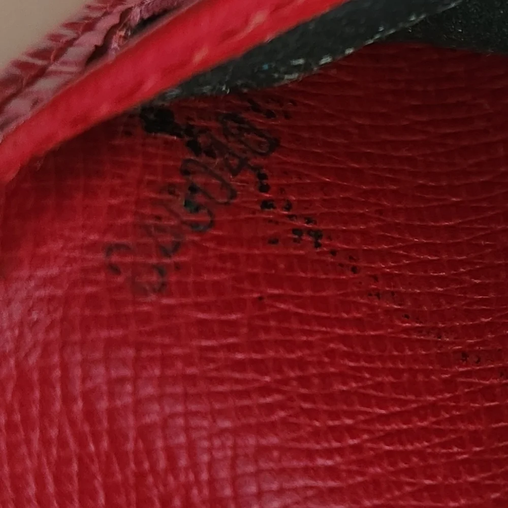 LV Long Wallet. Beautiful Red Louis Vuitton Wallet - Picture 16 of 16